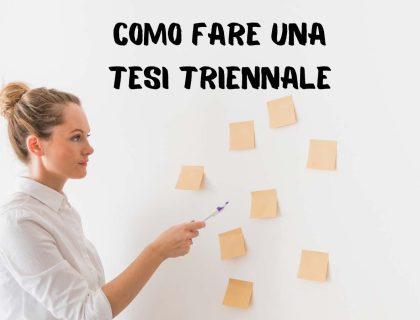 Studente che ricerca per la revisione bibliografica della sua tesi di laurea