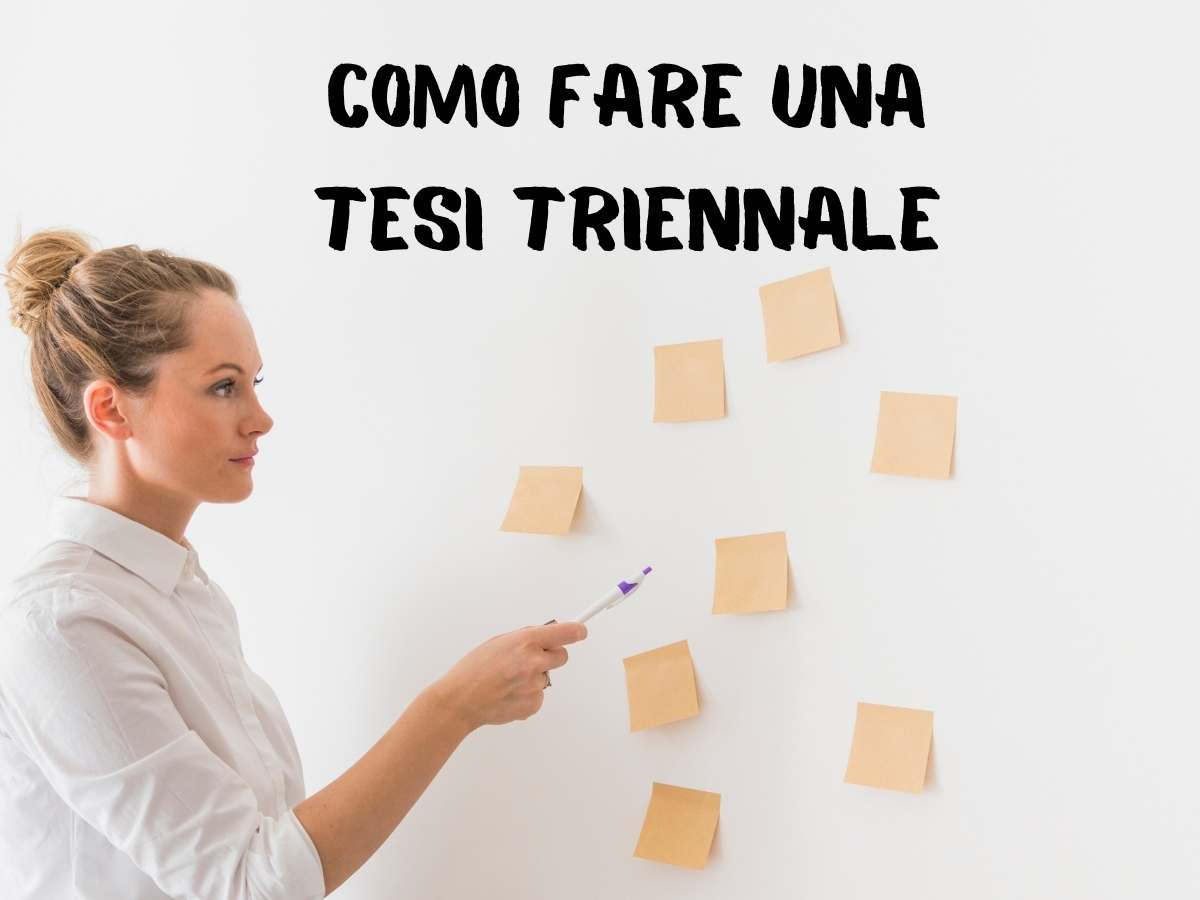 Studente che ricerca per la revisione bibliografica della sua tesi di laurea